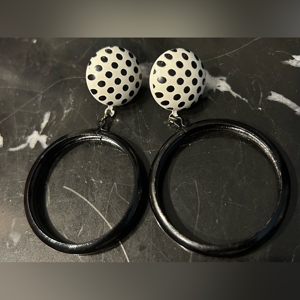 #(6). VINTAGE WHITE WITH BLACK POKA DOT & BLACK HOOP EARRINGS. Backing closure. - Picture 2 of 3